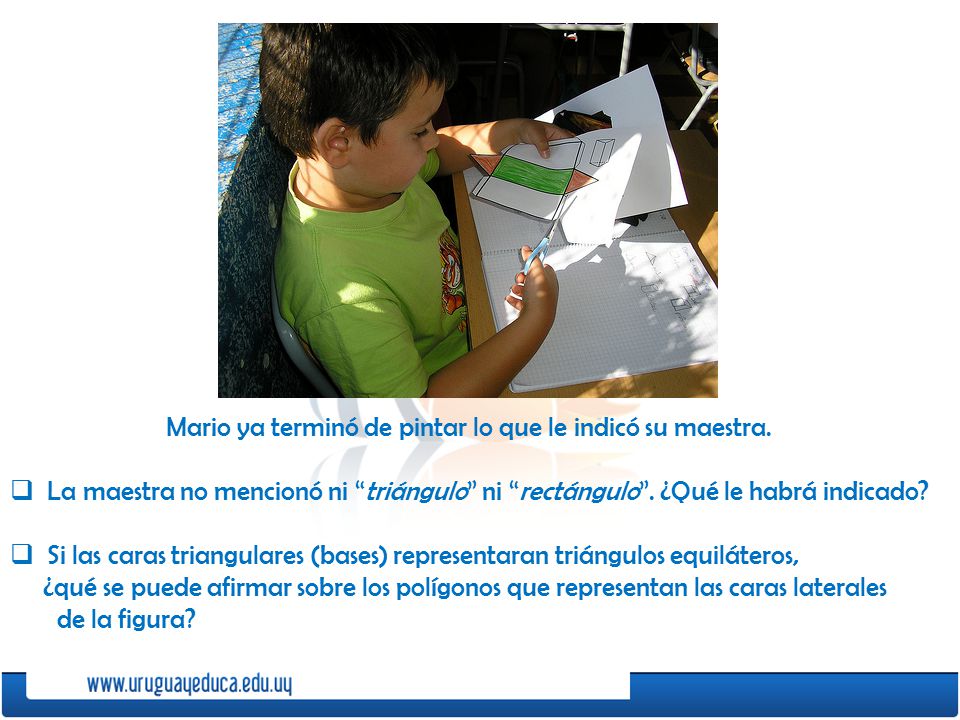 Mario ya terminó de pintar lo que le indicó su maestra.