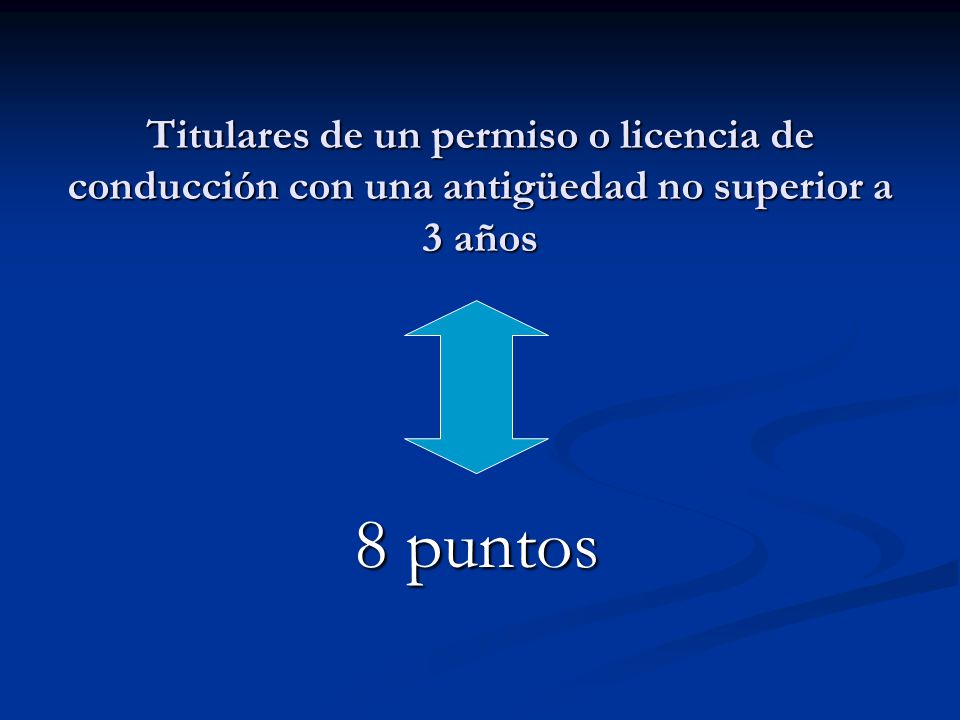 Titulares de un permiso o licencia de conducción con una antigüedad no superior a 3 años
