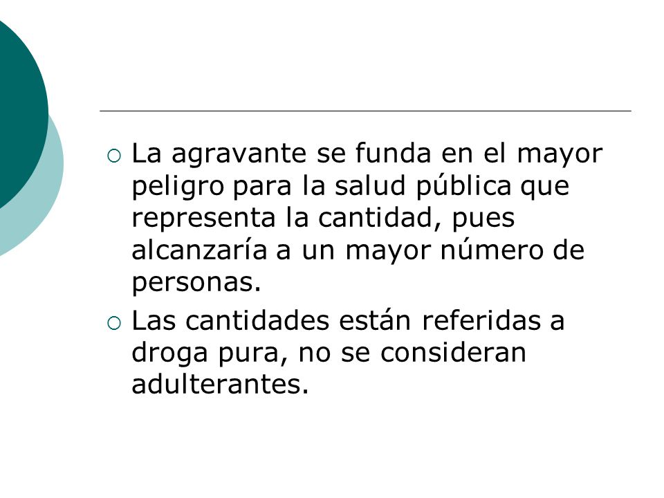 La agravante se funda en el mayor peligro para la salud pública que representa la cantidad, pues alcanzaría a un mayor número de personas.