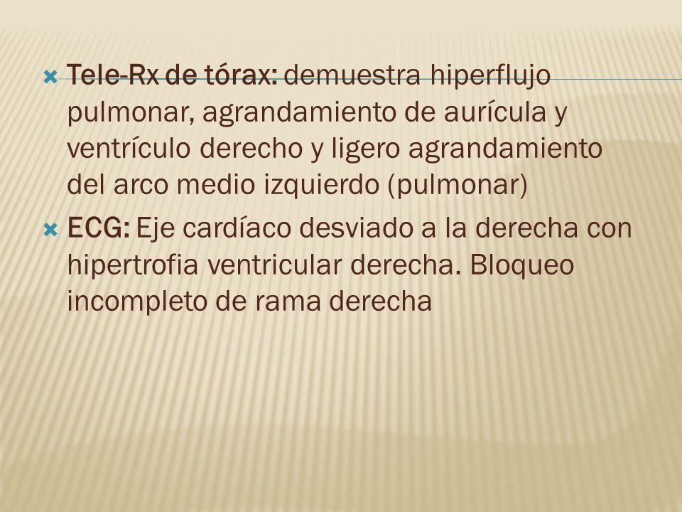 Tele-Rx de tórax: demuestra hiperflujo pulmonar, agrandamiento de aurícula y ventrículo derecho y ligero agrandamiento del arco medio izquierdo (pulmonar)