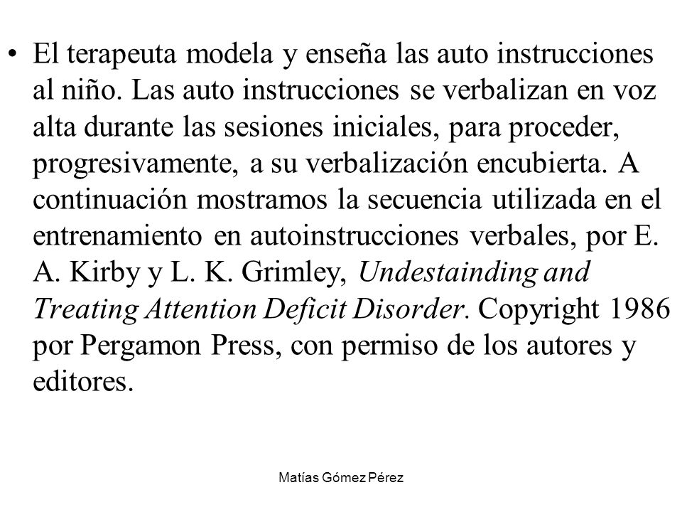 El terapeuta modela y enseña las auto instrucciones al niño