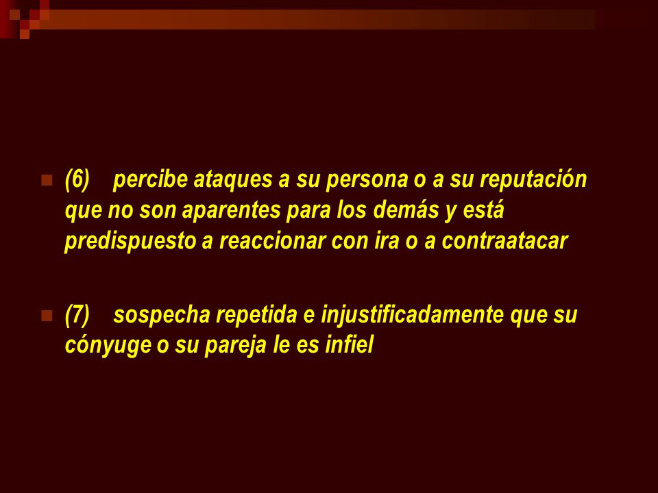 (6) percibe ataques a su persona o a su reputación que no son aparentes para los demás y está predispuesto a reaccionar con ira o a contraatacar