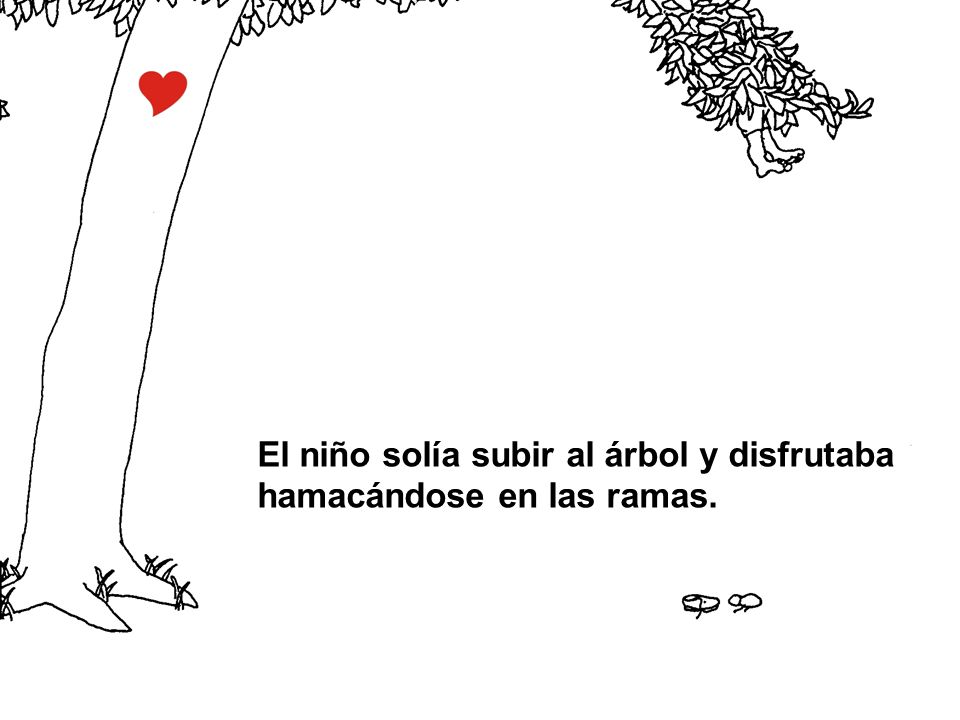 El niño solía subir al árbol y disfrutaba hamacándose en las ramas.