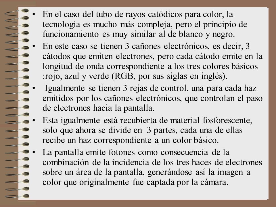 En el caso del tubo de rayos catódicos para color, la tecnología es mucho más compleja, pero el principio de funcionamiento es muy similar al de blanco y negro.