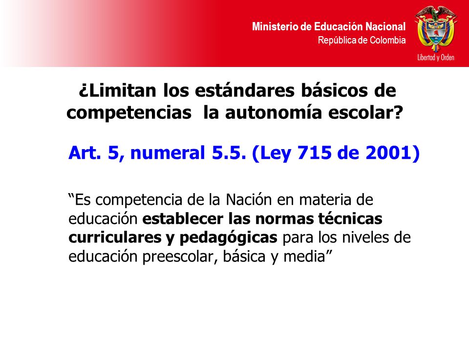 ¿Limitan los estándares básicos de competencias la autonomía escolar