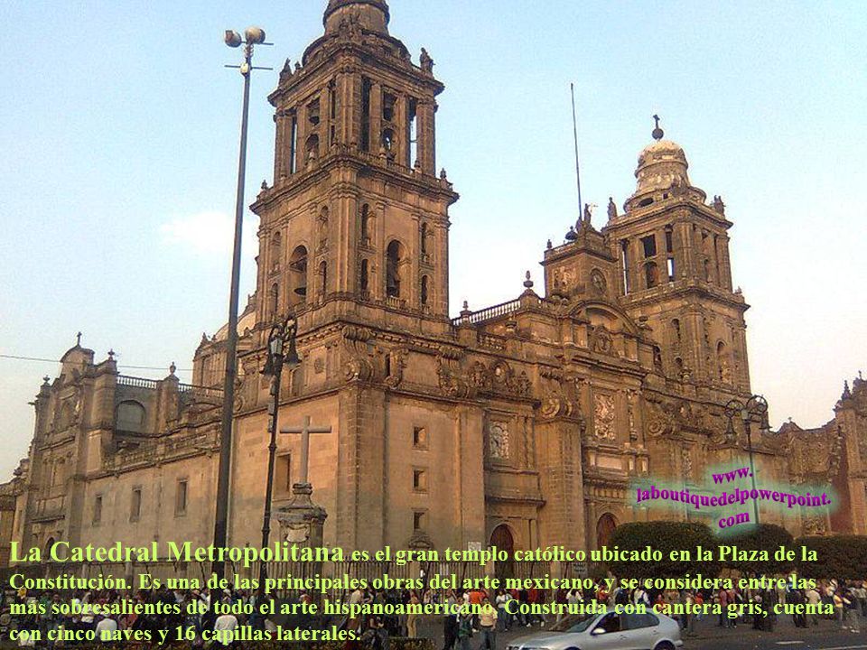 La Catedral Metropolitana es el gran templo católico ubicado en la Plaza de la Constitución.