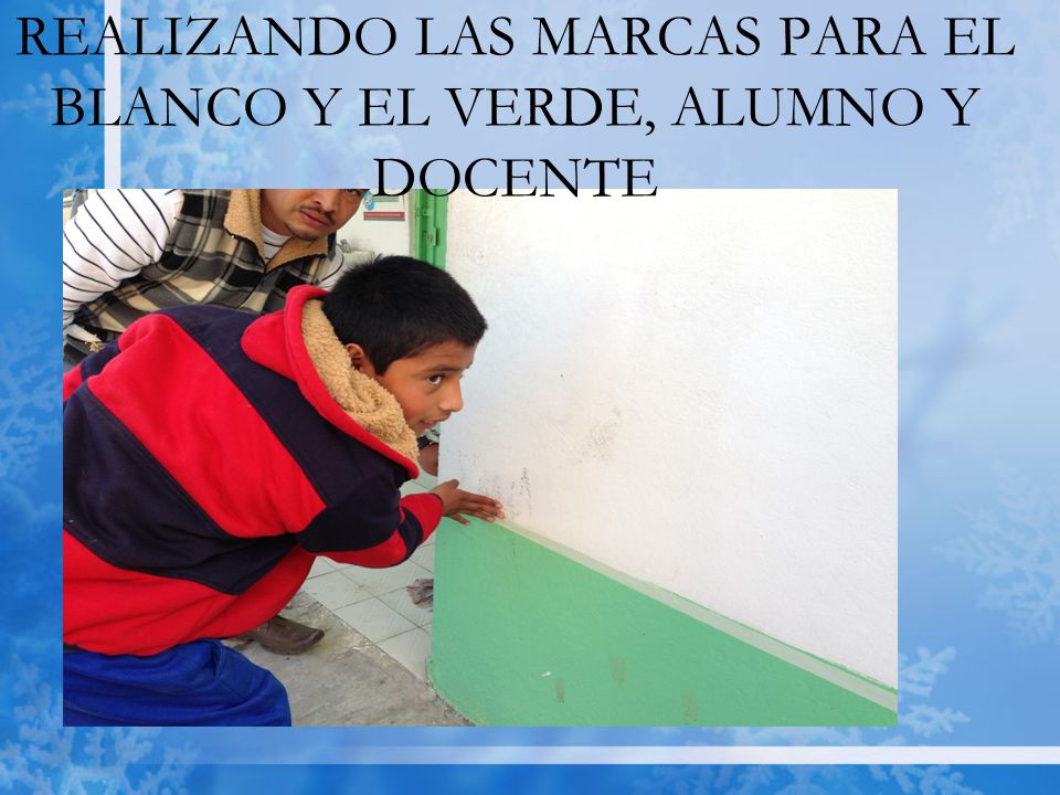 REALIZANDO LAS MARCAS PARA EL BLANCO Y EL VERDE, ALUMNO Y DOCENTE