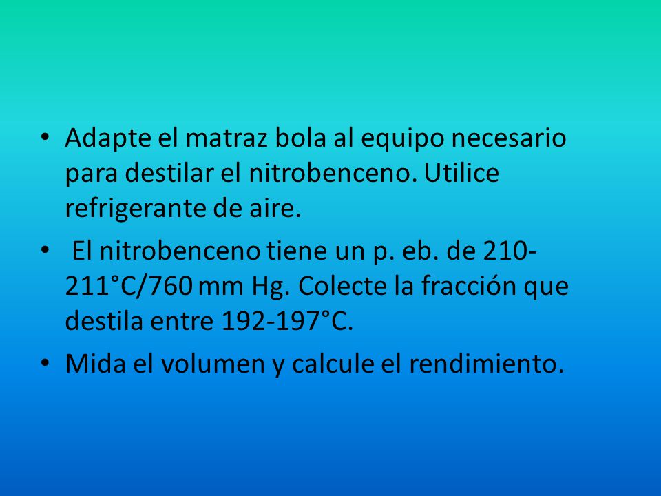 Adapte el matraz bola al equipo necesario para destilar el nitrobenceno. Utilice refrigerante de aire.