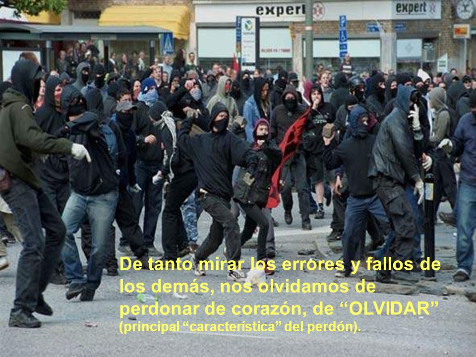 De tanto mirar los errores y fallos de los demás, nos olvidamos de perdonar de corazón, de OLVIDAR (principal característica del perdón).