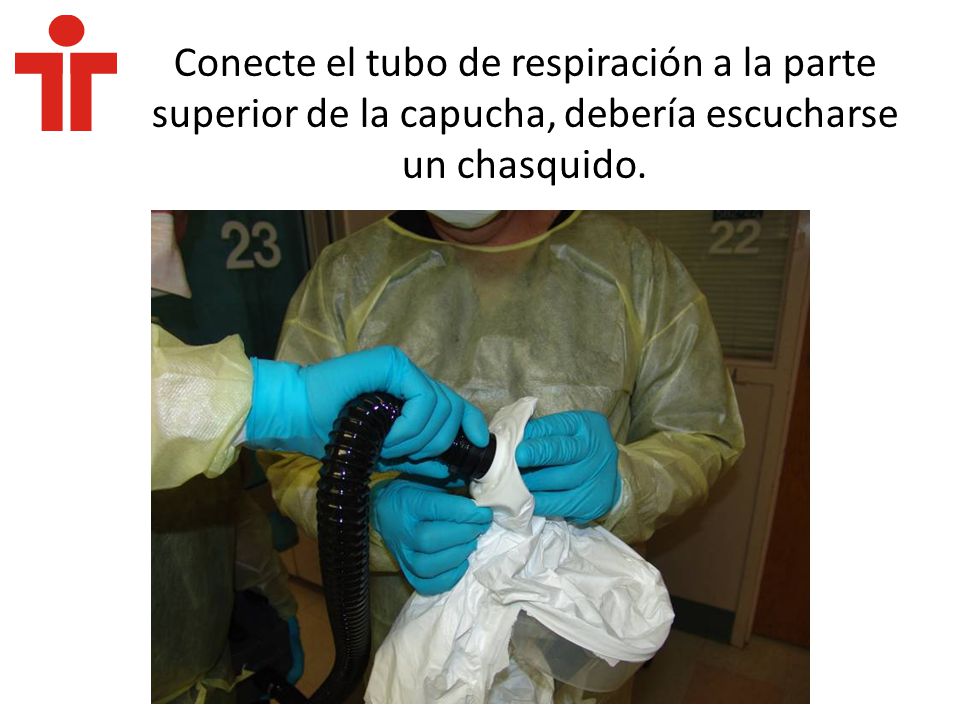 8888 Conecte el tubo de respiración a la parte superior de la capucha, debería escucharse un chasquido.