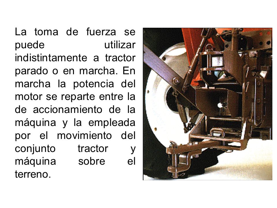 La toma de fuerza se puede utilizar indistintamente a tractor parado o en marcha.