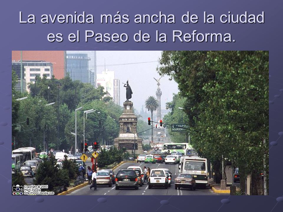 La avenida más ancha de la ciudad es el Paseo de la Reforma.