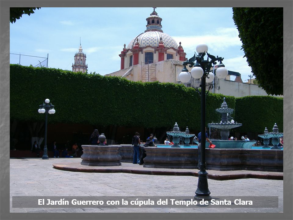El Jardín Guerrero con la cúpula del Templo de Santa Clara