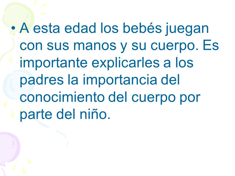 A esta edad los bebés juegan con sus manos y su cuerpo