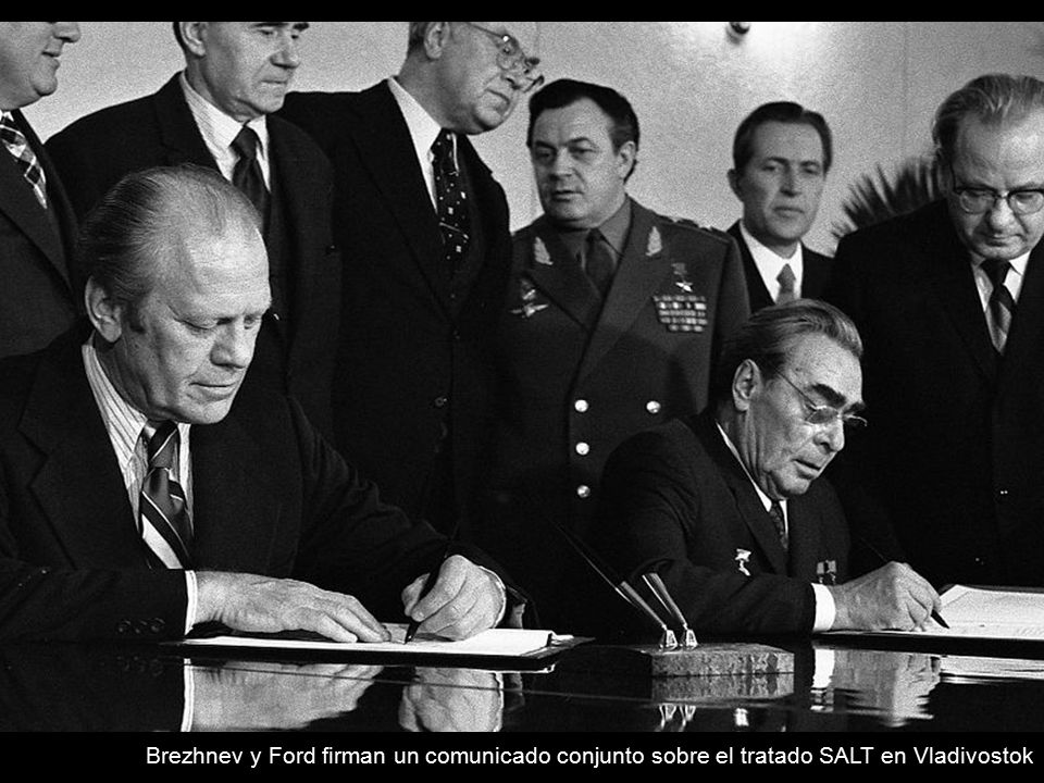 Brezhnev y Ford firman un comunicado conjunto sobre el tratado SALT en Vladivostok
