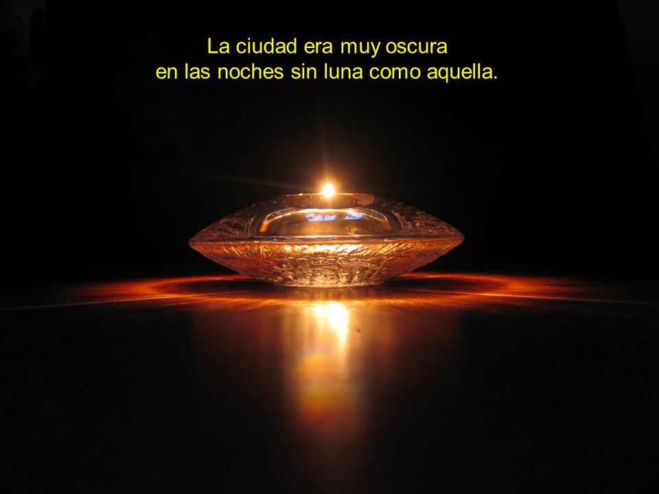 La ciudad era muy oscura en las noches sin luna como aquella.