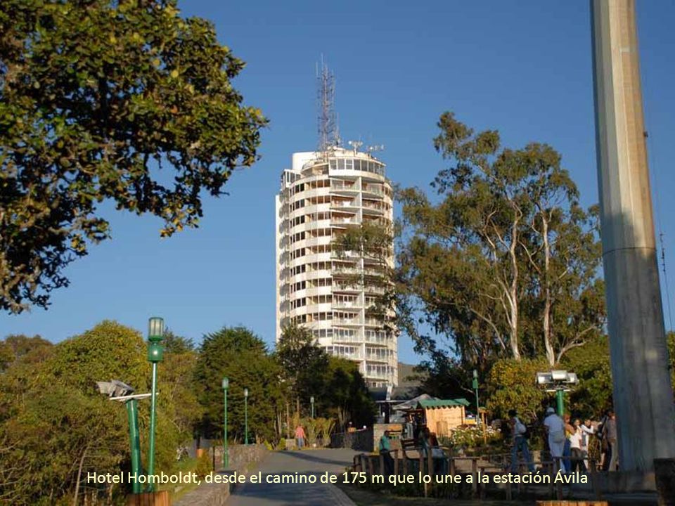 Hotel Homboldt, desde el camino de 175 m que lo une a la estación Ávila