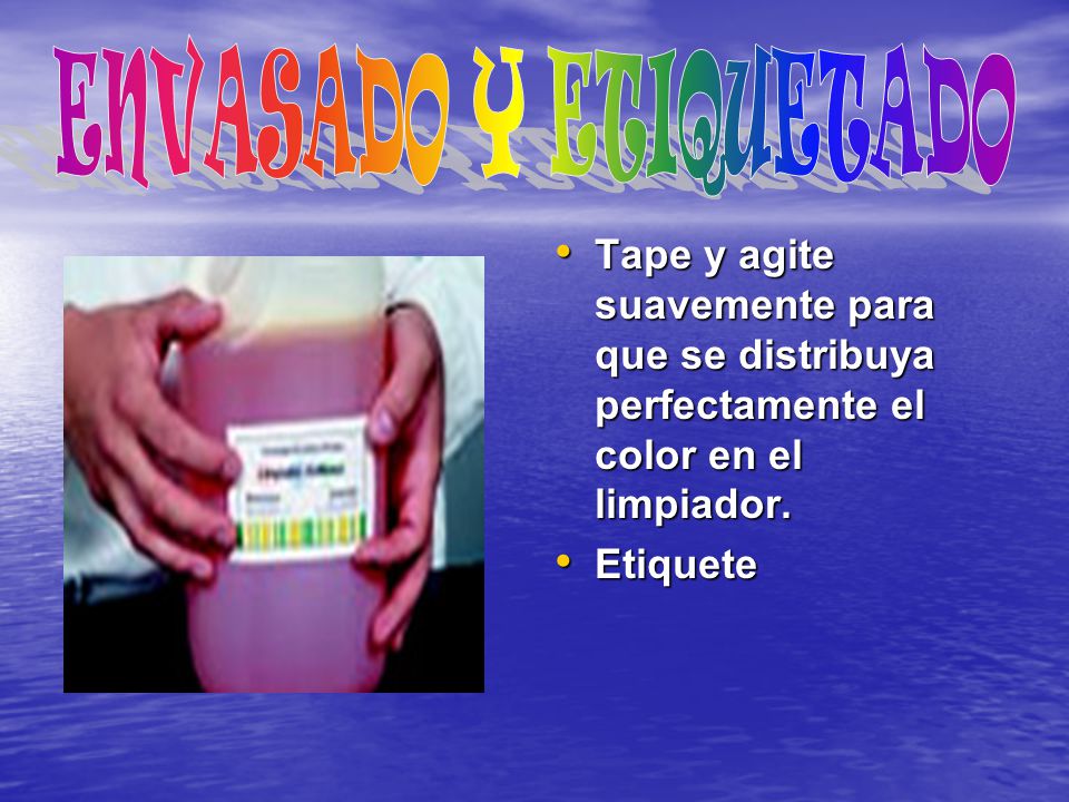 ENVASADO Y ETIQUETADO Tape y agite suavemente para que se distribuya perfectamente el color en el limpiador.