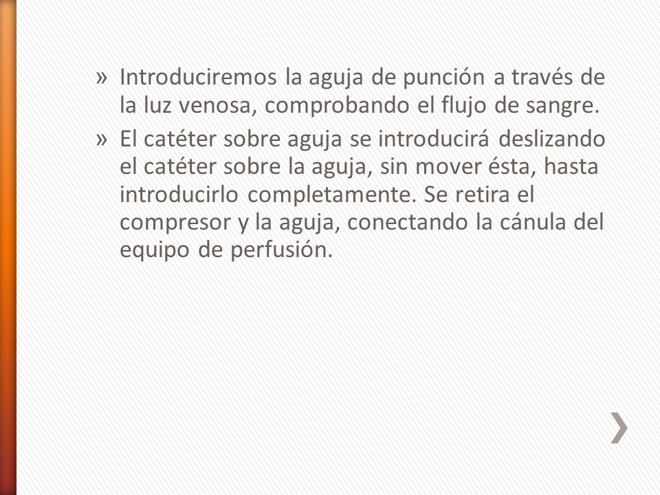 Introduciremos la aguja de punción a través de la luz venosa, comprobando el flujo de sangre.