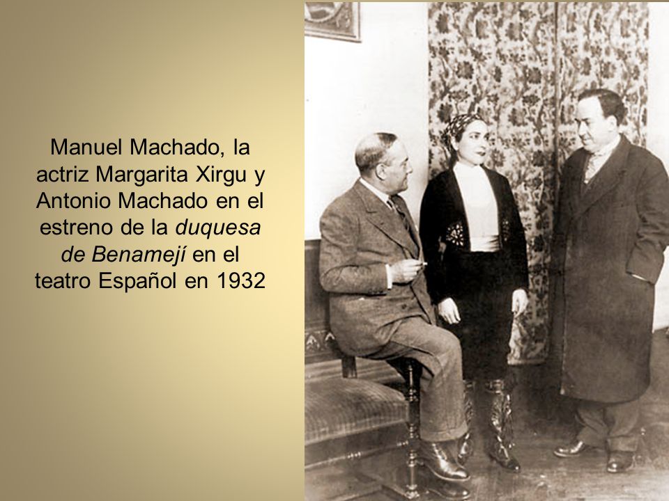 Manuel Machado, la actriz Margarita Xirgu y Antonio Machado en el estreno de la duquesa de Benamejí en el teatro Español en 1932