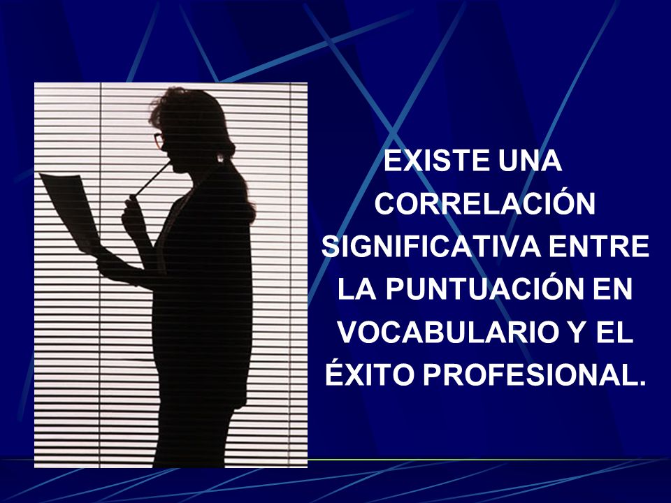EXISTE UNA CORRELACIÓN SIGNIFICATIVA ENTRE LA PUNTUACIÓN EN VOCABULARIO Y EL ÉXITO PROFESIONAL.