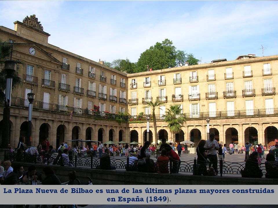 La Plaza Nueva de Bilbao es una de las últimas plazas mayores construidas en España (1849).