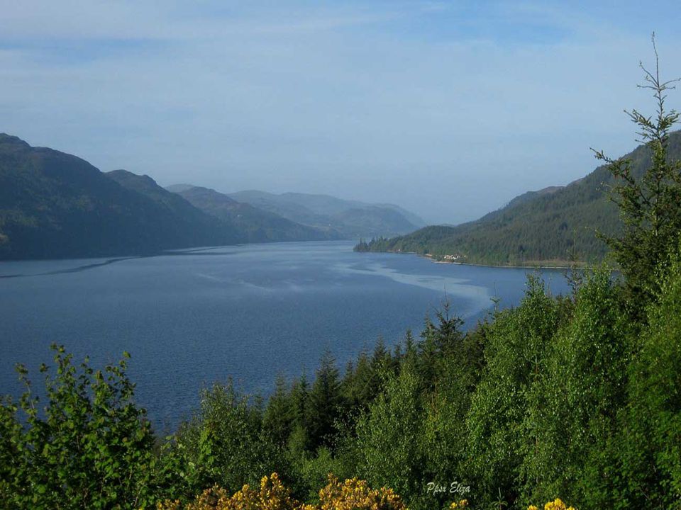 El lago Ness forma parte de la serie de lagos de Escocia que fueron labrados por los glaciares durante las anteriores glaciaciones.