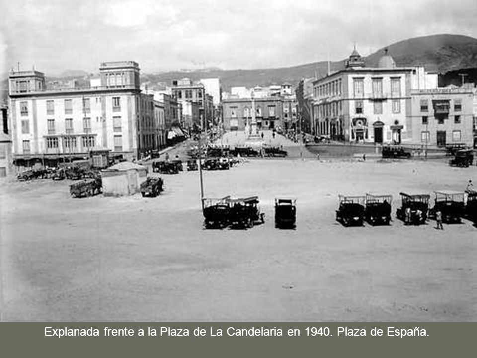 Explanada frente a la Plaza de La Candelaria en Plaza de España.