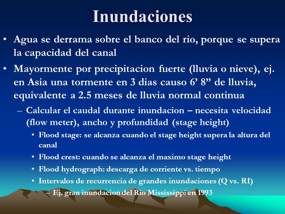 Inundaciones Agua se derrama sobre el banco del rio, porque se supera la capacidad del canal.