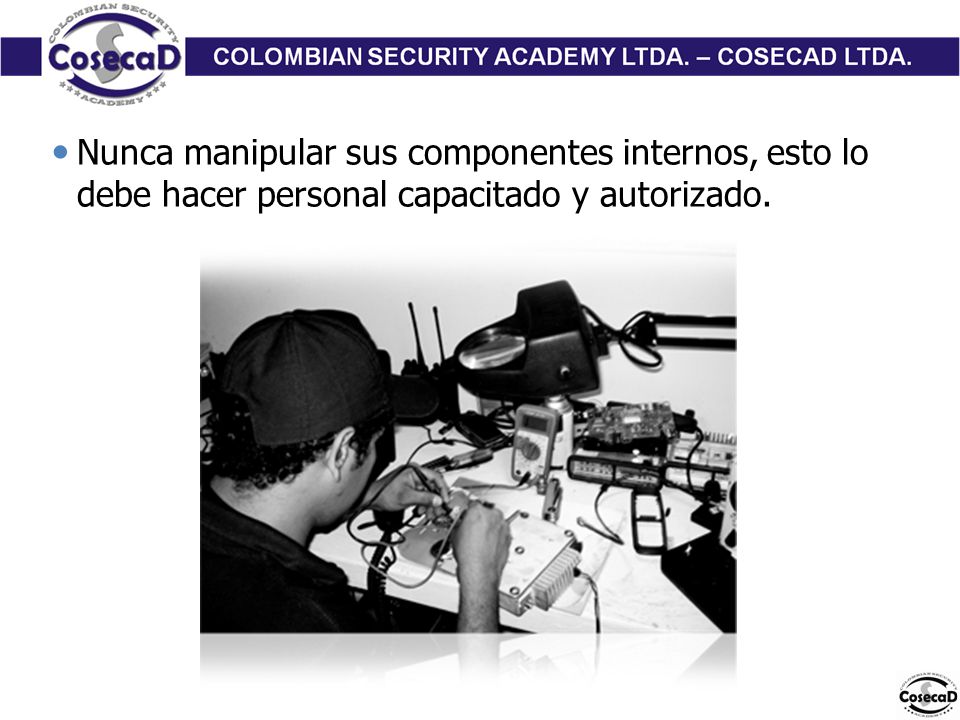 Nunca manipular sus componentes internos, esto lo debe hacer personal capacitado y autorizado.