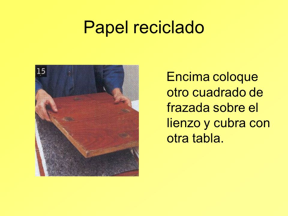 Papel reciclado Encima coloque otro cuadrado de frazada sobre el lienzo y cubra con otra tabla.