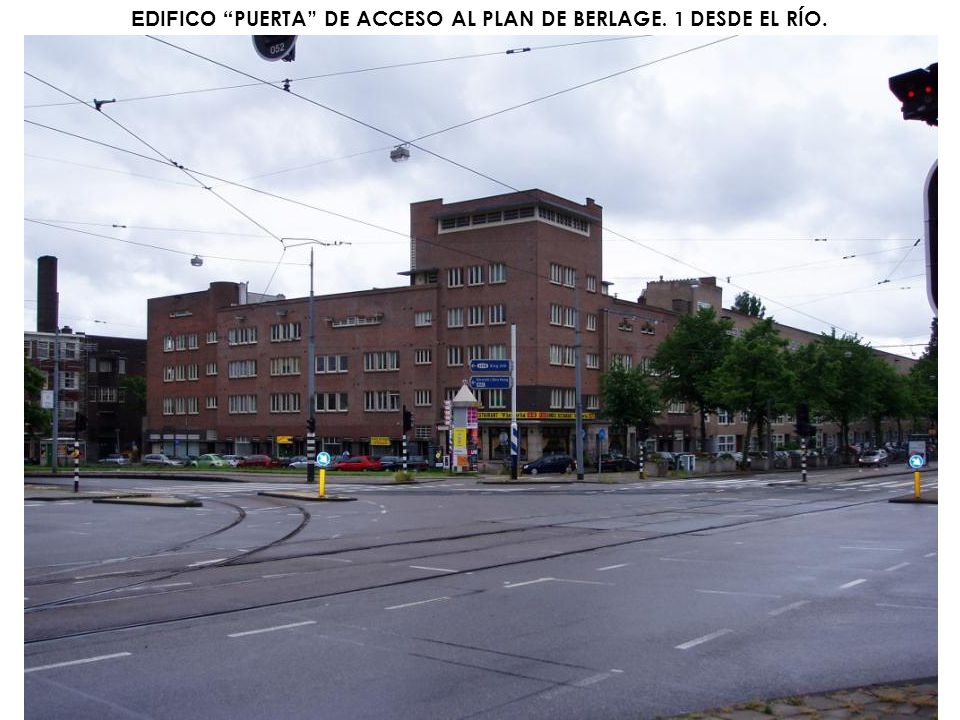 EDIFICO PUERTA DE ACCESO AL PLAN DE BERLAGE. 1 DESDE EL RÍO.