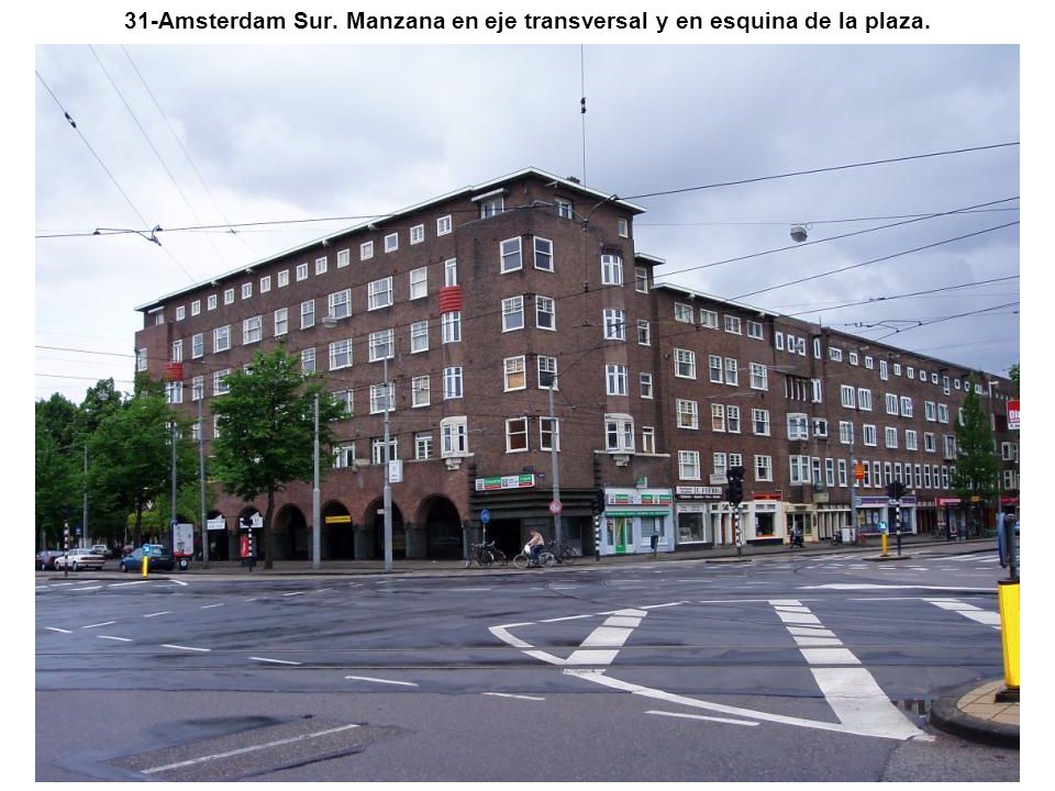 31-Amsterdam Sur. Manzana en eje transversal y en esquina de la plaza.