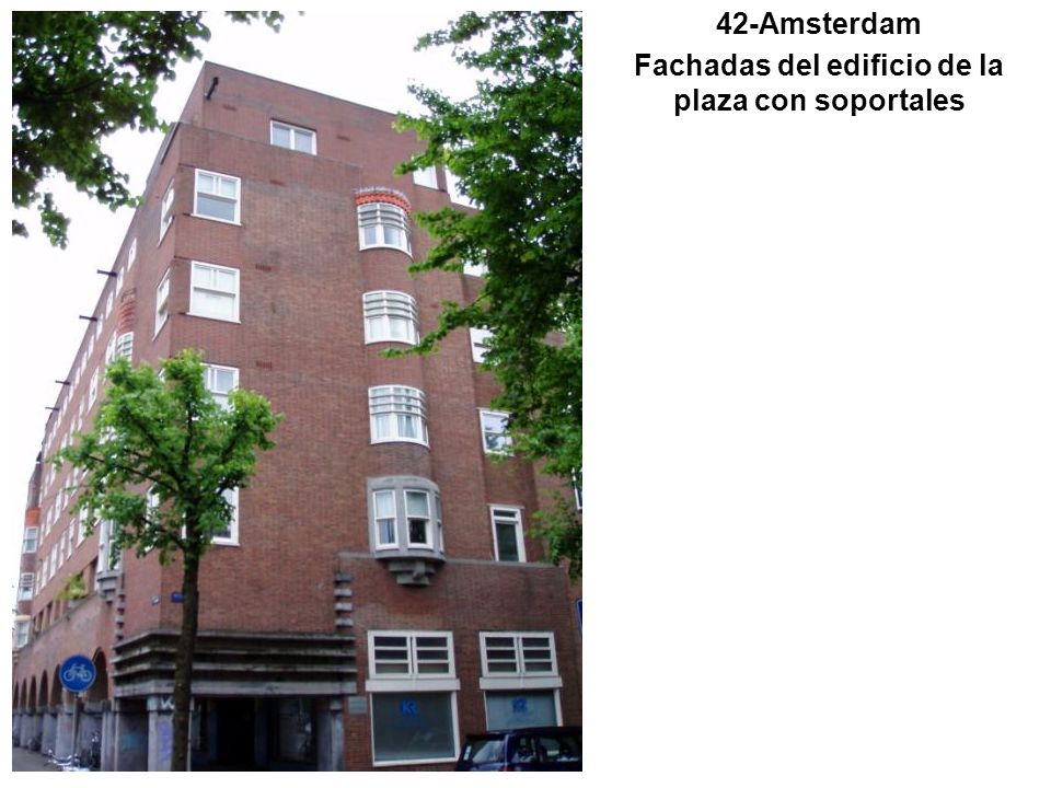 42-Amsterdam Fachadas del edificio de la plaza con soportales