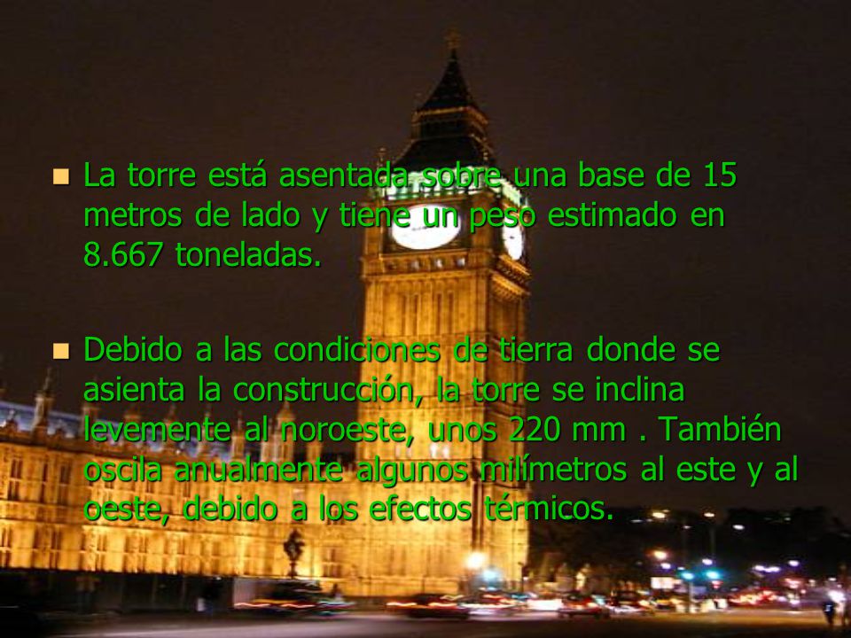 La torre está asentada sobre una base de 15 metros de lado y tiene un peso estimado en toneladas.