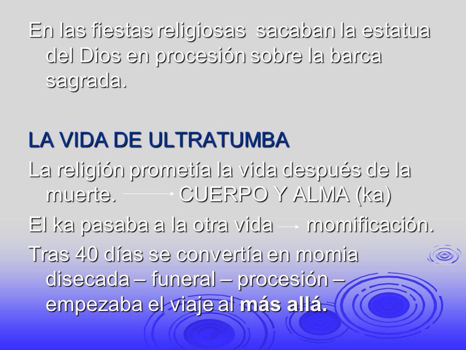 En las fiestas religiosas sacaban la estatua del Dios en procesión sobre la barca sagrada.