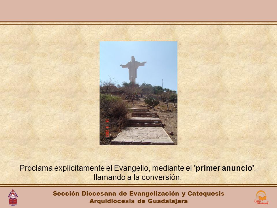 Proclama explícitamente el Evangelio, mediante el primer anuncio , llamando a la conversión.