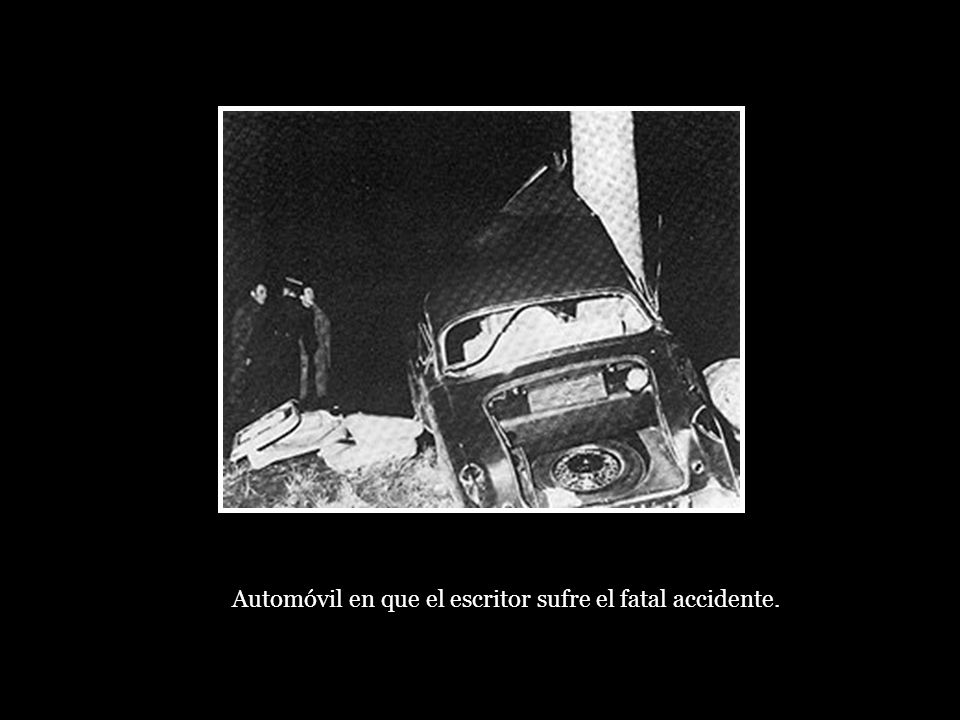 Automóvil en que el escritor sufre el fatal accidente.