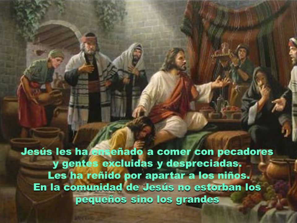 Les ha reñido por apartar a los niños.