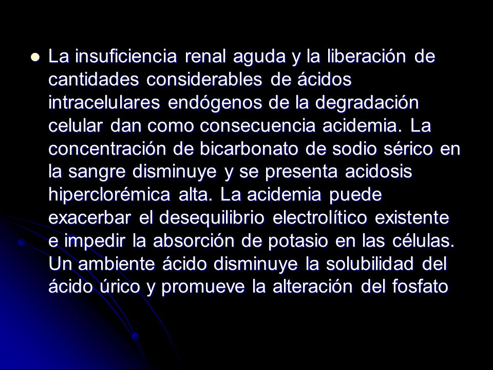 La insuficiencia renal aguda y la liberación de cantidades considerables de ácidos intracelulares endógenos de la degradación celular dan como consecuencia acidemia.