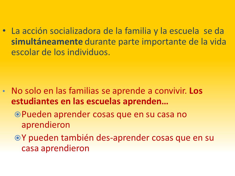 La acción socializadora de la familia y la escuela se da simultáneamente durante parte importante de la vida escolar de los individuos.