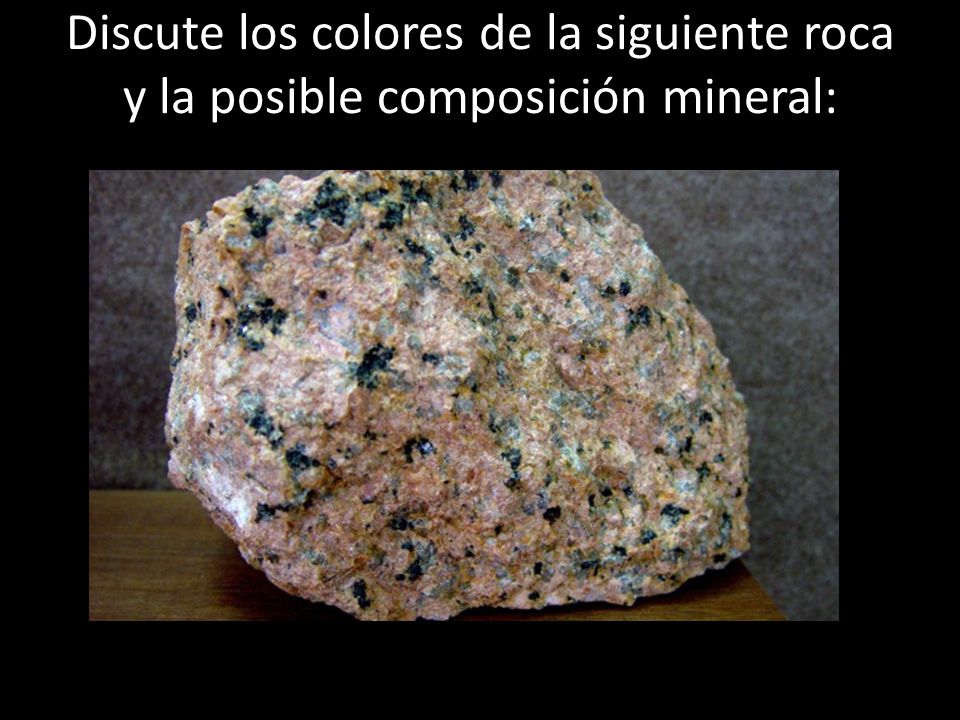 Discute los colores de la siguiente roca y la posible composición mineral: