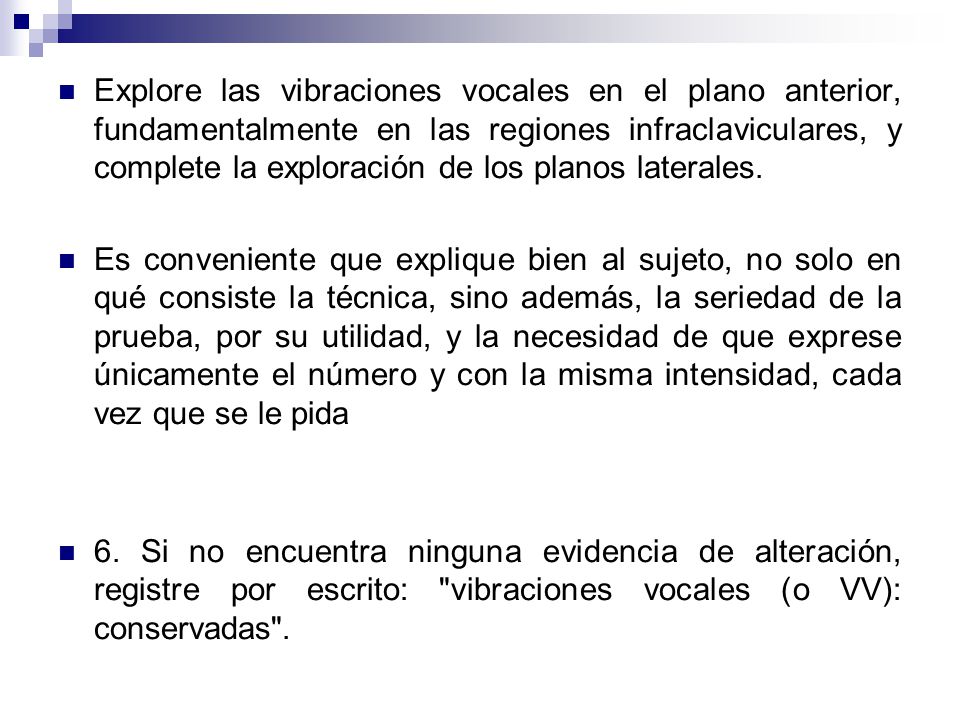 Explore las vibraciones vocales en el plano anterior, fundamentalmente en las regiones infraclaviculares, y complete la exploración de los planos laterales.
