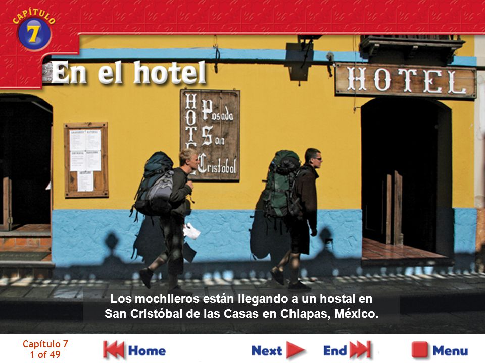 Los mochileros están llegando a un hostal en San Cristóbal de las Casas en Chiapas, México.