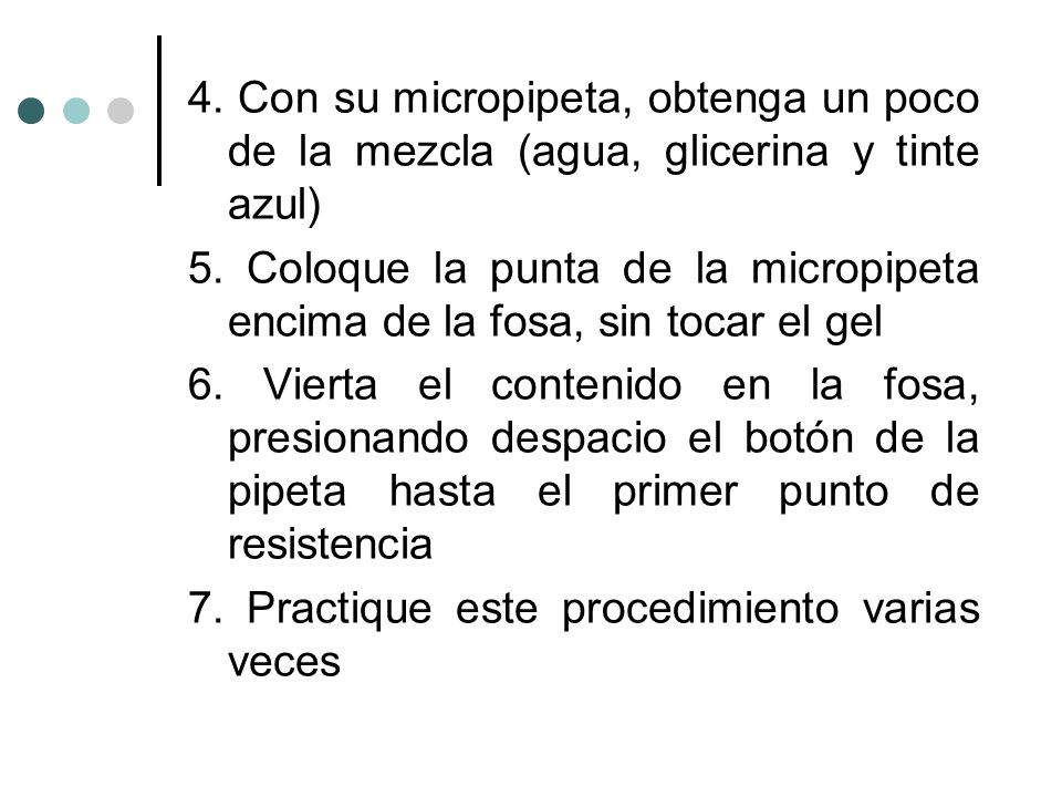 4. Con su micropipeta, obtenga un poco de la mezcla (agua, glicerina y tinte azul)