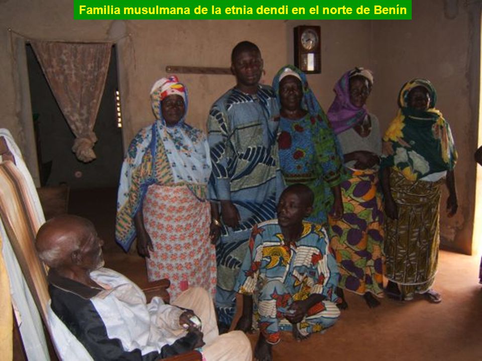 Familia musulmana de la etnia dendi en el norte de Benín