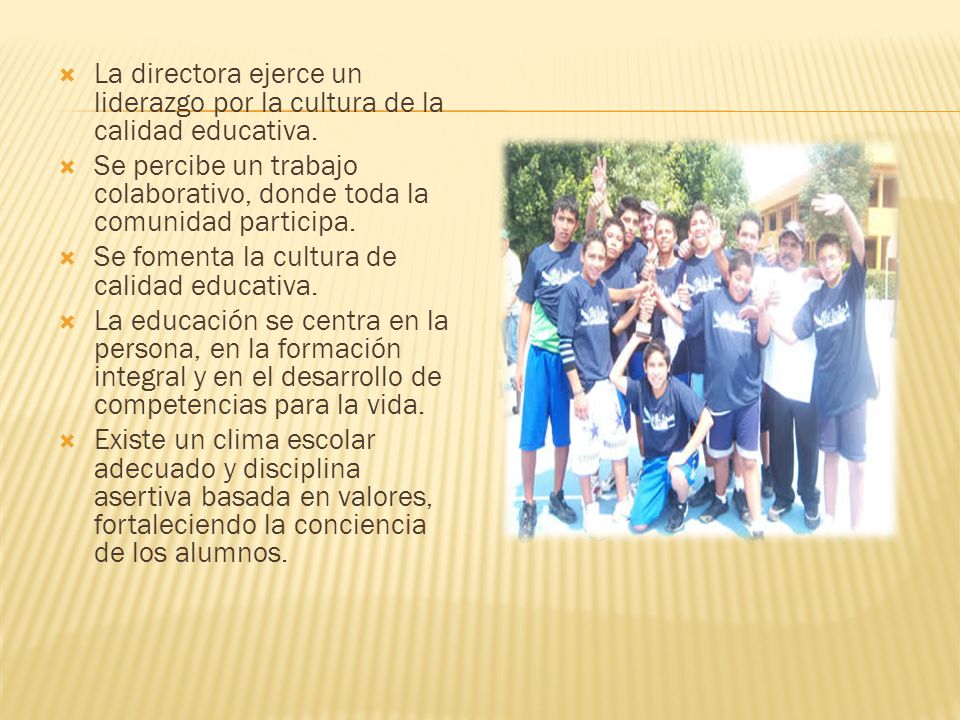 La directora ejerce un liderazgo por la cultura de la calidad educativa.
