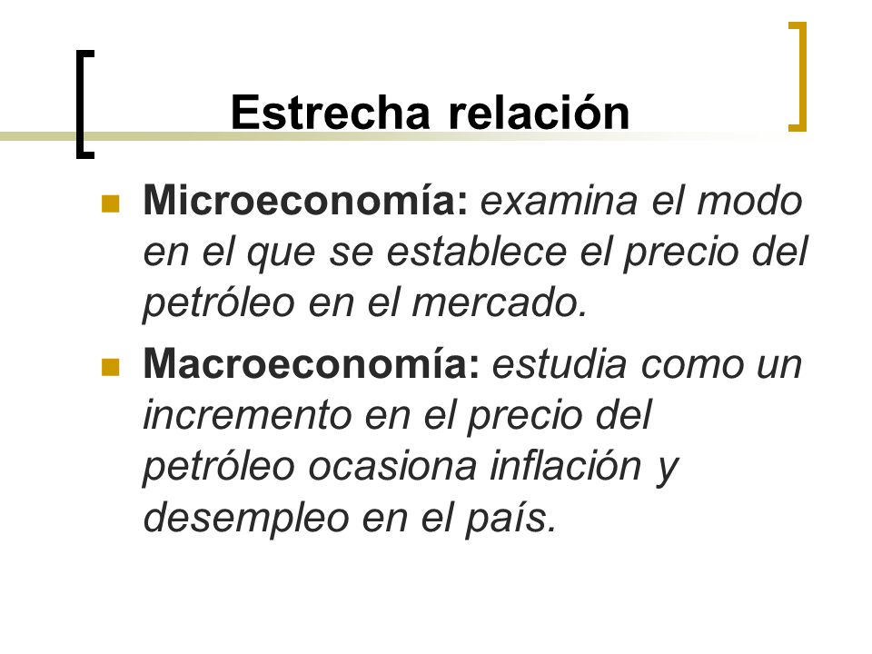 Estrecha relación Microeconomía: examina el modo en el que se establece el precio del petróleo en el mercado.