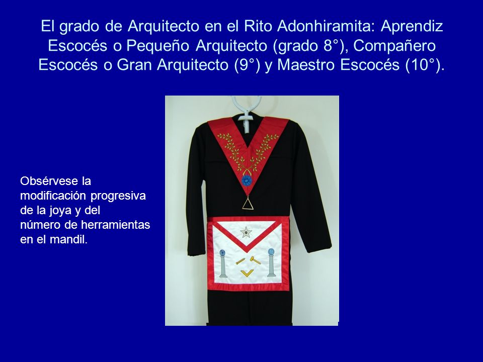 El grado de Arquitecto en el Rito Adonhiramita: Aprendiz Escocés o Pequeño Arquitecto (grado 8°), Compañero Escocés o Gran Arquitecto (9°) y Maestro Escocés (10°).