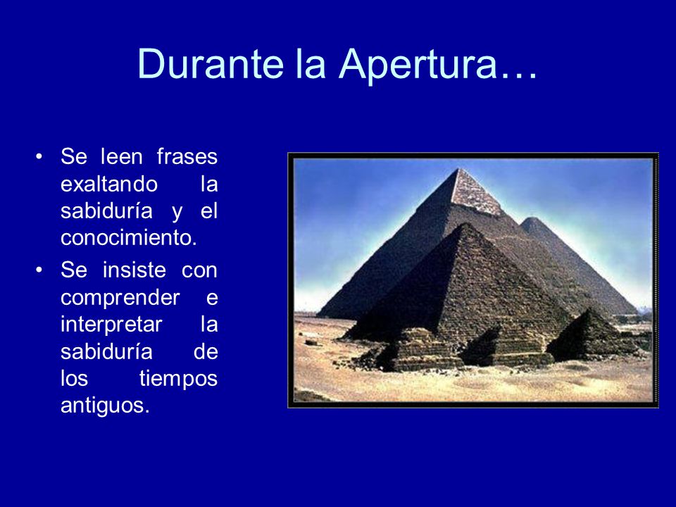 Durante la Apertura… Se leen frases exaltando la sabiduría y el conocimiento.